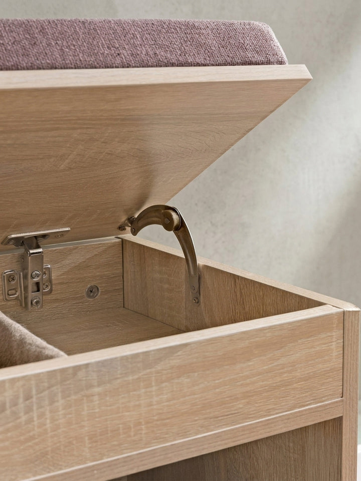Gesamtübersicht der multifunktionalen Flurbank, die bequeme Sitzgelegenheit und offenes Schuhregal in klarem Design vereint_