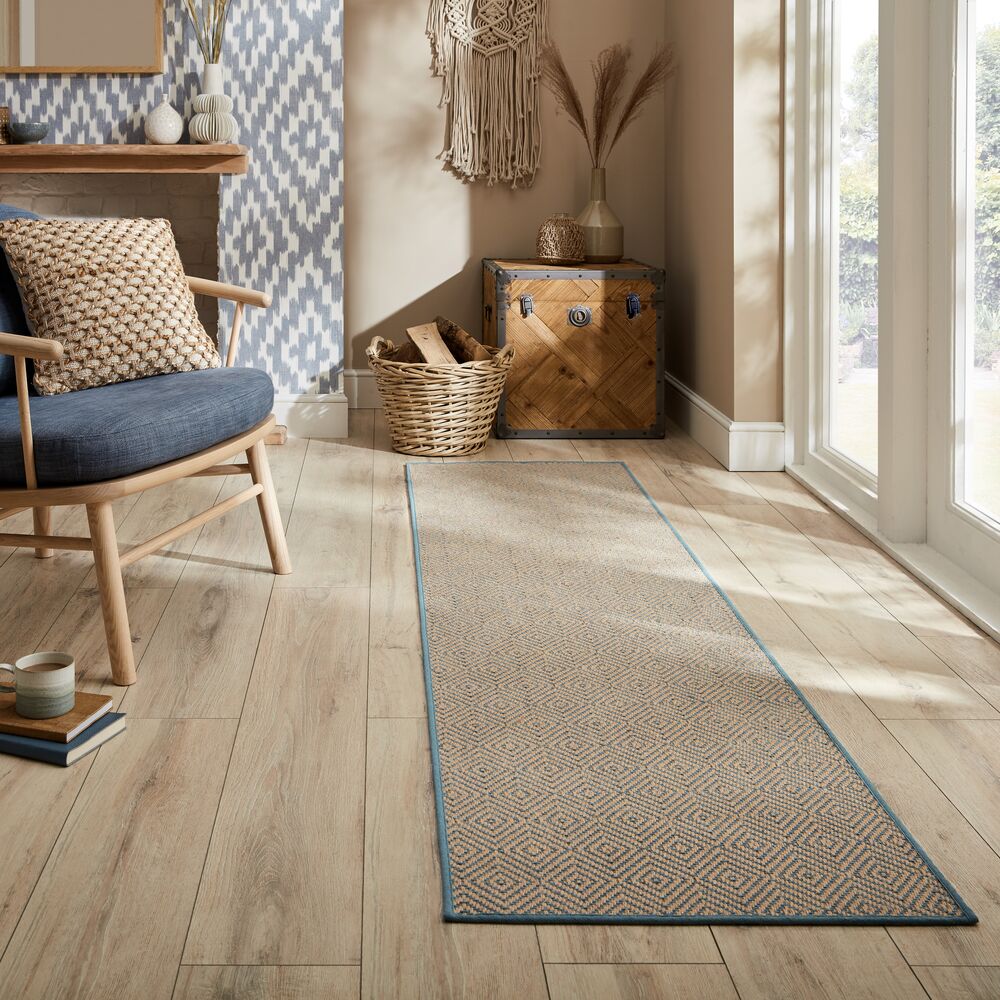 Geometrischer Jute-Teppich mit Naturkautschuk - hochdicht_Braun-Blau_Treppenläufer_
