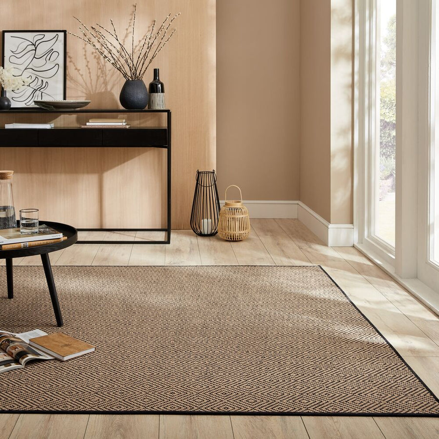Geometrischer Jute-Teppich mit Naturkautschuk - hochdicht_Braun-Schwarz_Rechteckig_