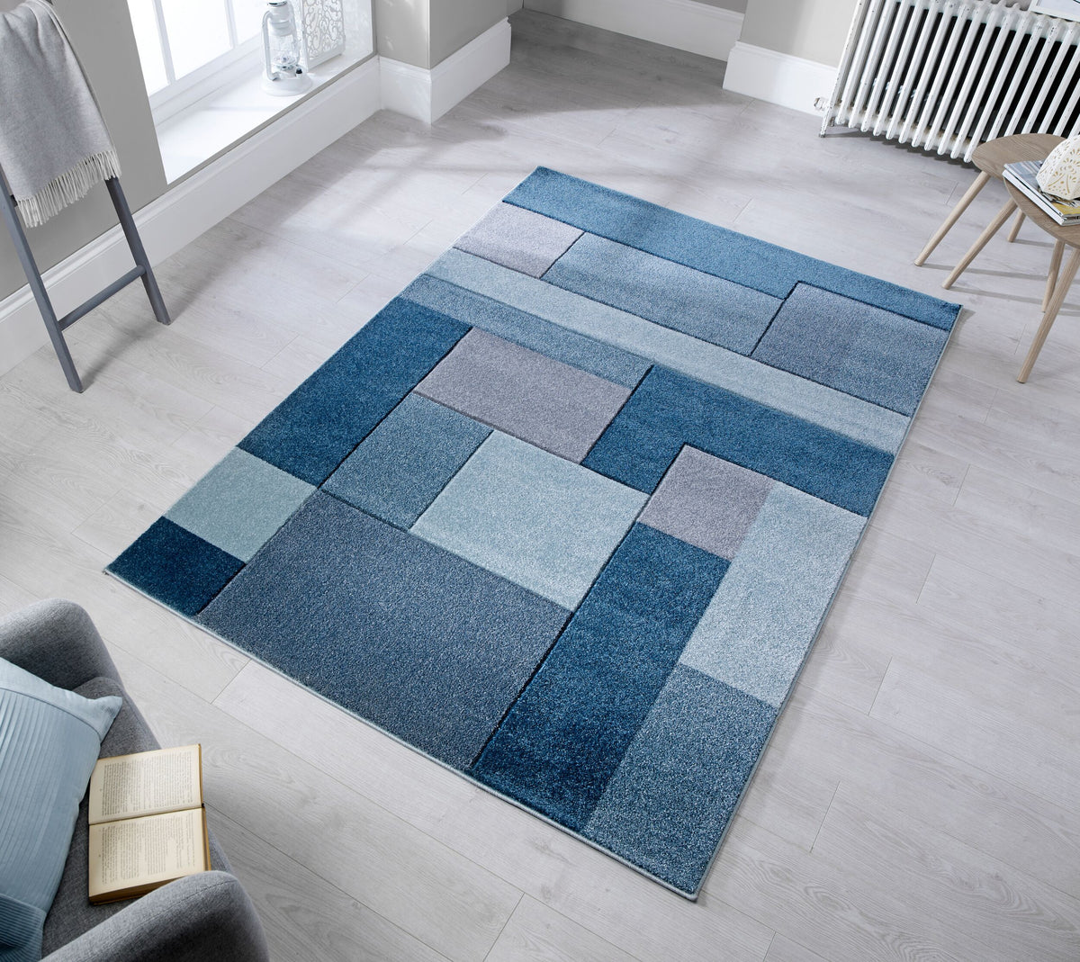 Geometrischer Teppich in aktuellen Trendfarben_Blau_Rechteckig_