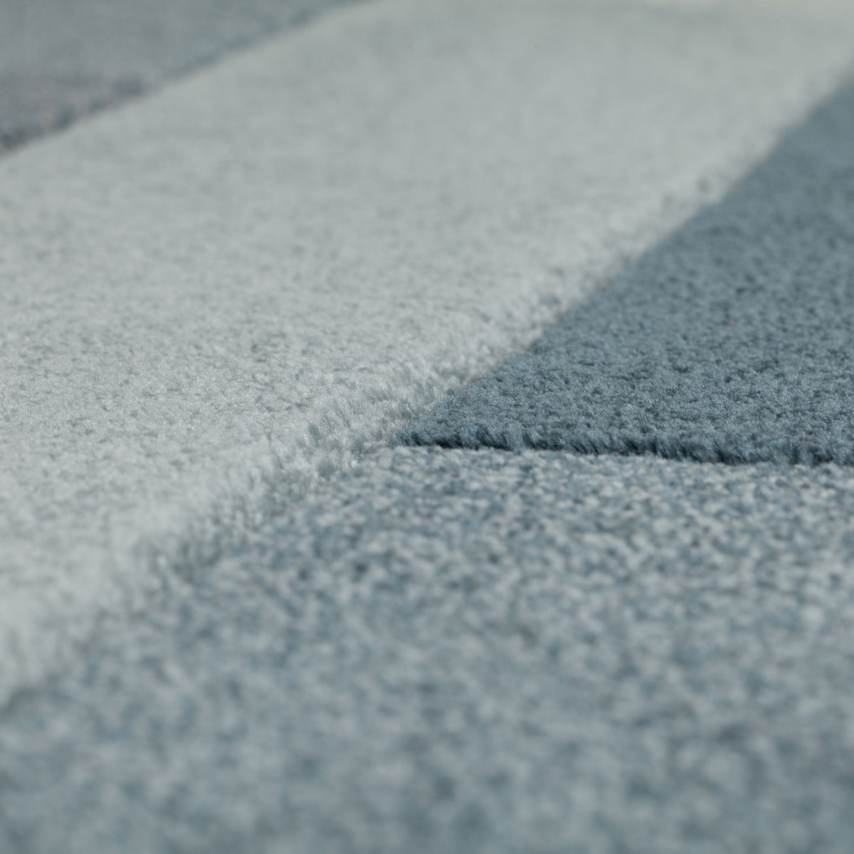 Geometrischer Teppich in aktuellen Trendfarben_Blau_Rechteckig_