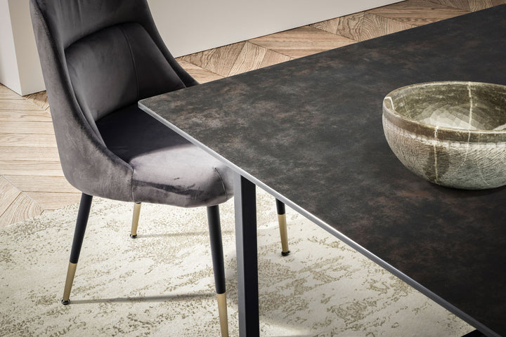 Schwarzer Premium-Esstisch - Glaskeramik mit Metallgestell - eleganter Industrial-Look für 6-8 Personen von Kadima Design_