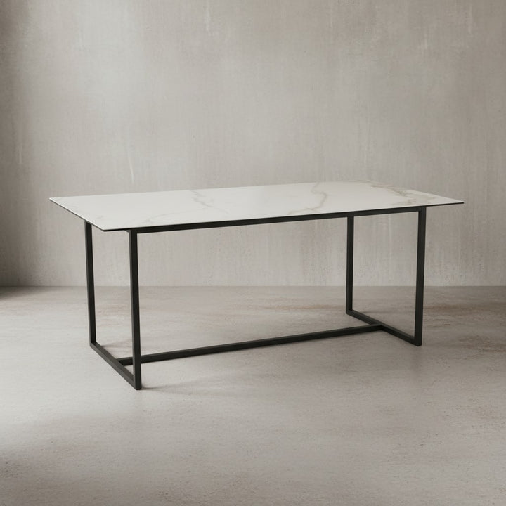 Weißer Glastisch mit Marmor-Optik 180x90cm - Keramik-Glasplatte auf mattschwarzem Gestell - ideal für moderne Esszimmer von Kadima Design_