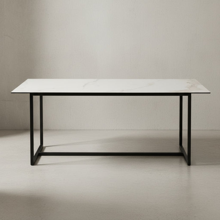 Weißer Glastisch mit Marmor-Optik 180x90cm - Keramik-Glasplatte auf mattschwarzem Gestell - ideal für moderne Esszimmer von Kadima Design_