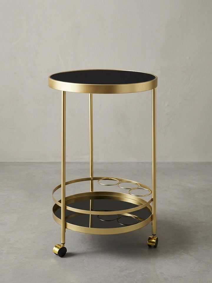 Seitenansicht des 76 cm hohen Küchenwagens, die seine schlanke Silhouette und die Proportionen der beiden Ebenen aus Glas und Stahl hervorhebt._