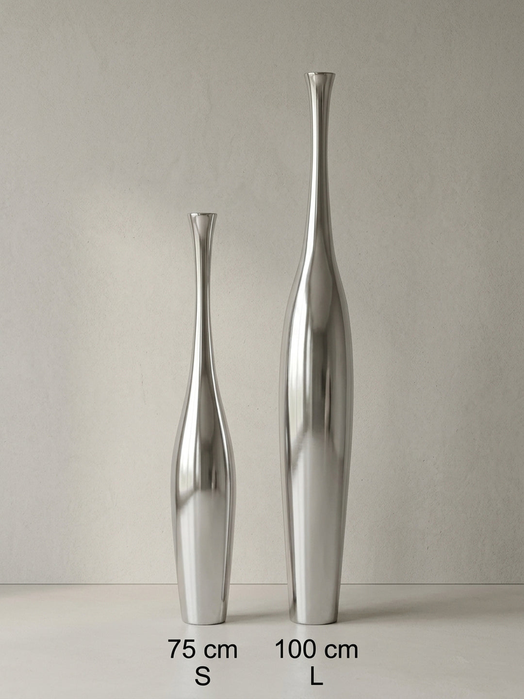 Aluminium (außen glänzend poliert innen gebürstet) Unterseite mit Samt hochwertig Konstruktionsdetail Nahansicht der Verbindungen und Oberfläche 12x12x75 cm Studioaufnahme_