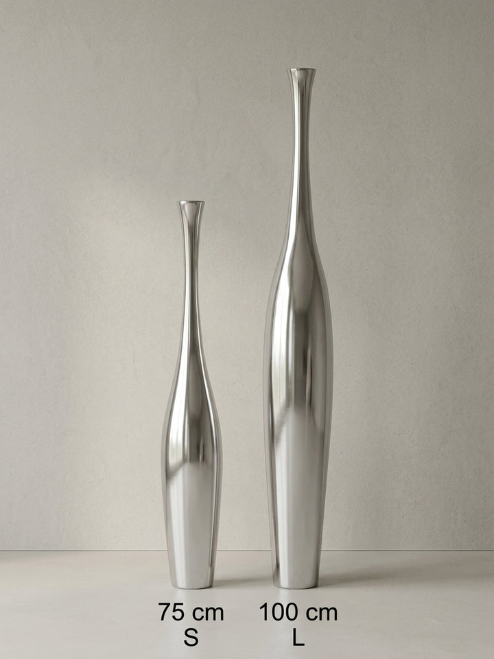 Aluminium (außen glänzend poliert innen gebürstet) Unterseite mit Samt hochwertig Konstruktionsdetail Nahansicht der Verbindungen und Oberfläche 12x12x75 cm Studioaufnahme_