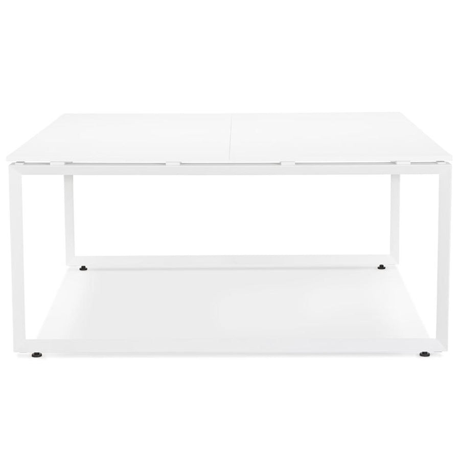 Arbeitstisch im Einsatz - Großzügige Fläche für Dual-Monitor-Setup - Tastatur und Maus - ideal für effizientes Arbeiten - Kadima Design_