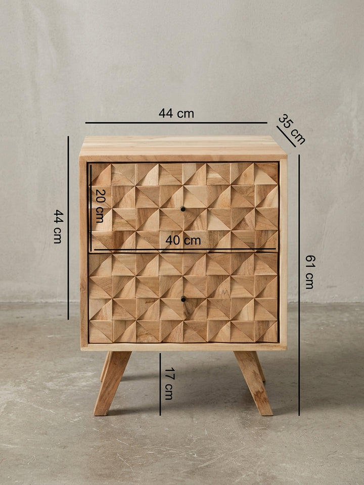 Detailansicht der hochwertigen Verarbeitung der Akazienholz Nachtkommode. Die spaltfreien Übergänge des massiven Korpus und die stabile Verschraubung der konischen Holzfüße sind sichtbar._