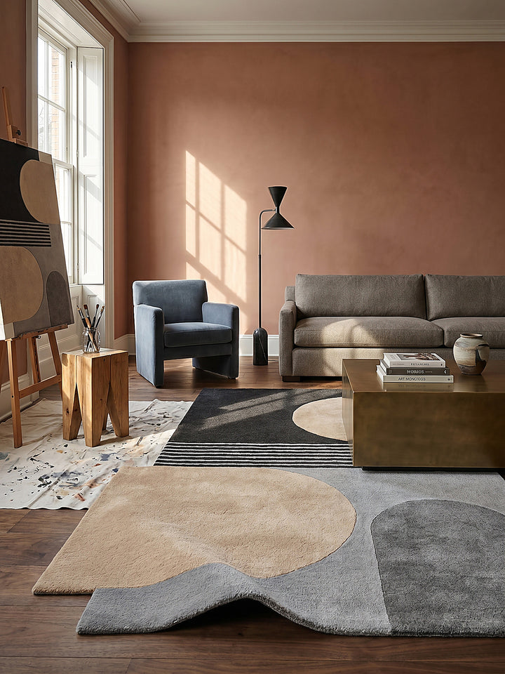 Teppich Grau rechteckig im Wohnzimmer mit Couchtisch und Wohnaccessoires Wohnidee skandinavisch modern_