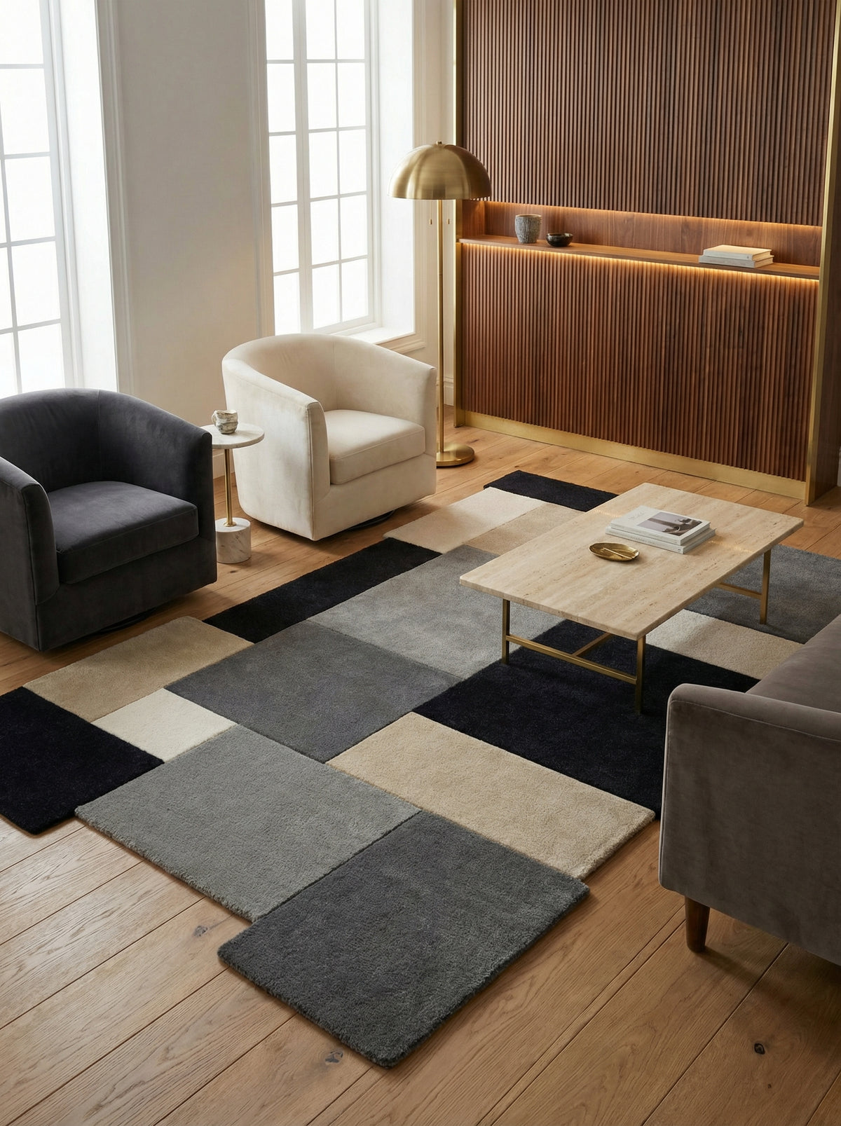 Nahaufnahme und Vollansicht des geometrischen Thames Eva Wollteppichs in Grau und Beige_