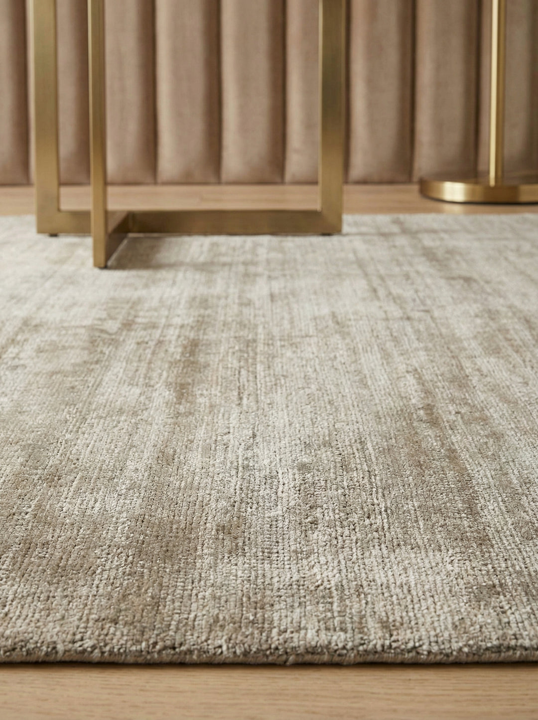 Handgewebter Viskose-Teppich_Zeitloses Design in Neutraltönen_Luxuriös und Hotelqualität_BARI Kollektion_Kadima_