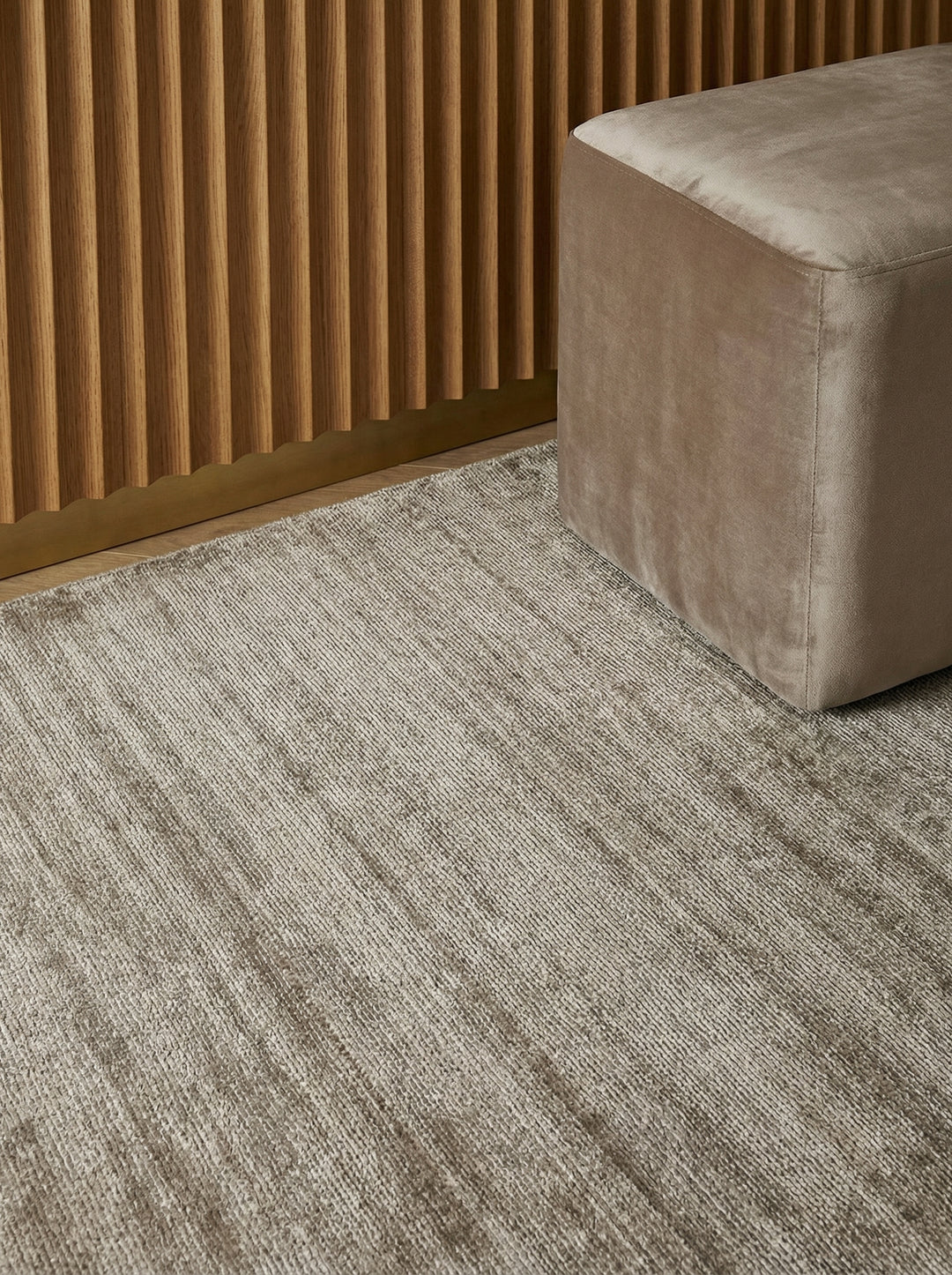 Handgewebter Viskose-Teppich_Zeitloses Design in Neutraltönen_Luxuriös und Hotelqualität_BARI Kollektion_Kadima_