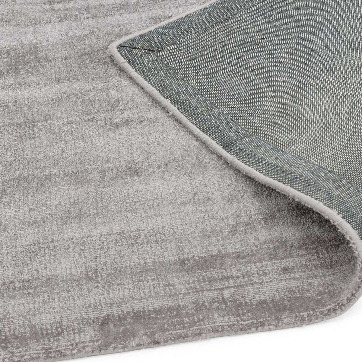 Silberner Viskose-Teppich - 120x170cm - handgewebt mit 7mm Florhöhe - glänzender Blickfang für moderne Wohnzimmer von Kadima Design_