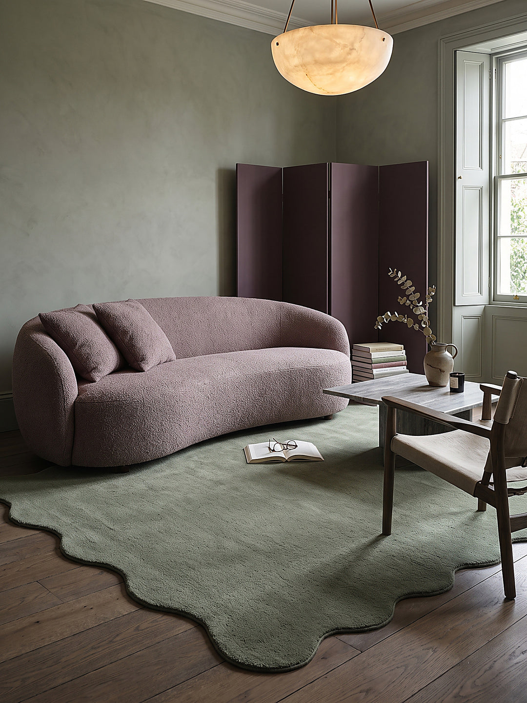 Teppich Waldgrün rechteckig im modernen Wohnzimmer_