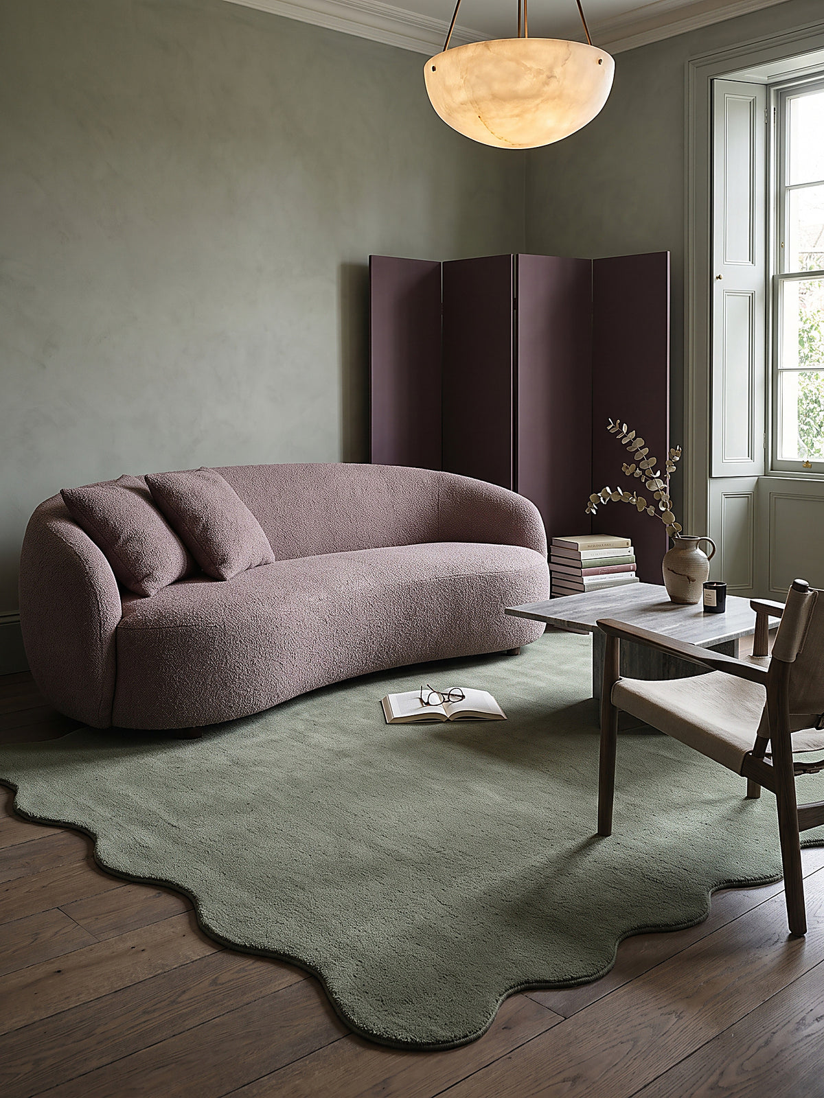 Teppich Waldgrün rechteckig im modernen Wohnzimmer_