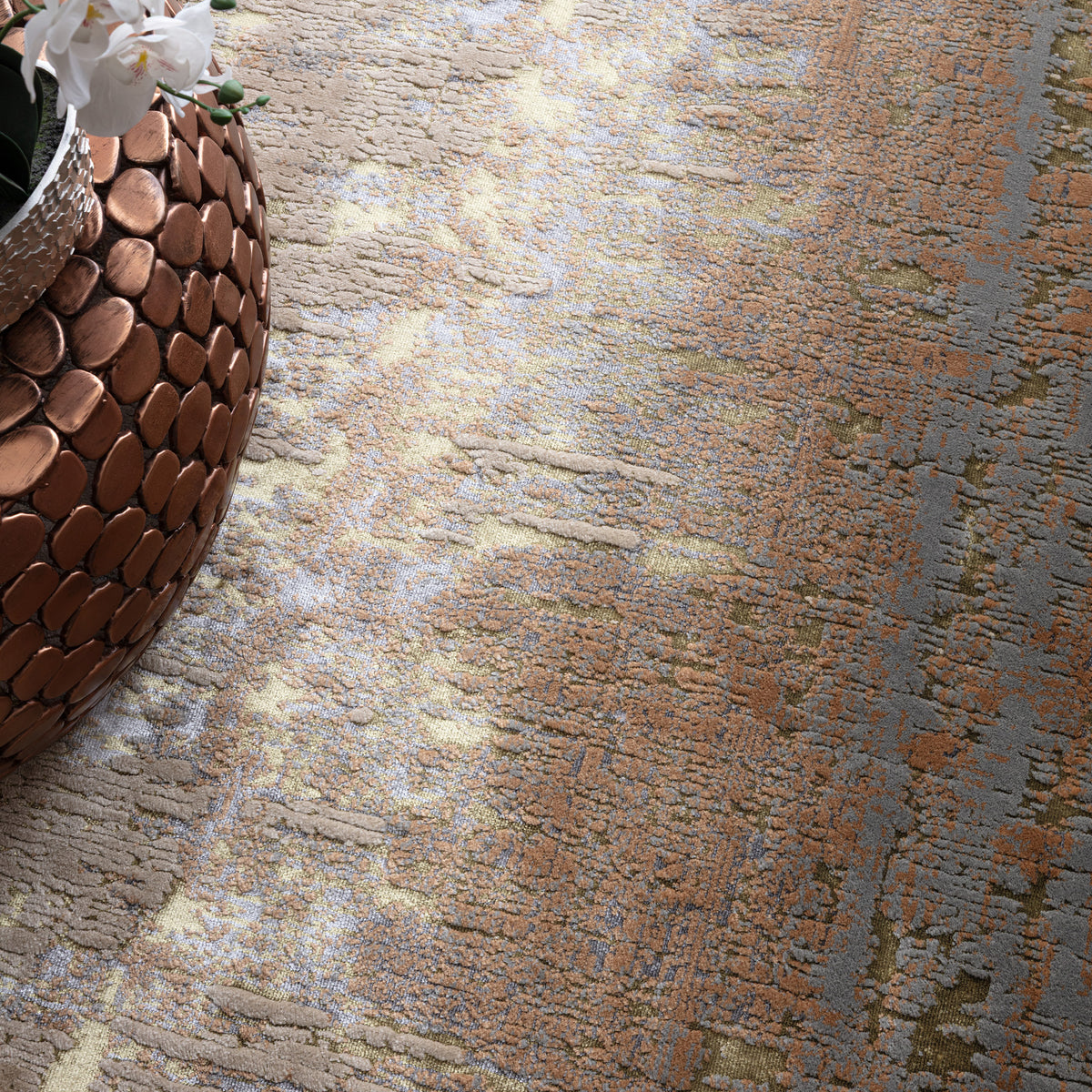 Hochglanz-Teppich - 200x290cm - 8mm Florhöhe - abstraktes Goldmuster - pflegeleichter Kurzflor für kleine Wohnzimmer - Kadima Design