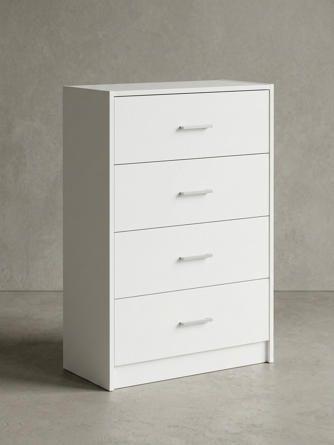 Weiße Schubladenkommode in der Frontalansicht vor neutralem Hintergrund. Das geradlinige Design mit vier Schubladen und dezenten Aluminiumgriffen bietet 60 cm breiten und edlen Stauraum._