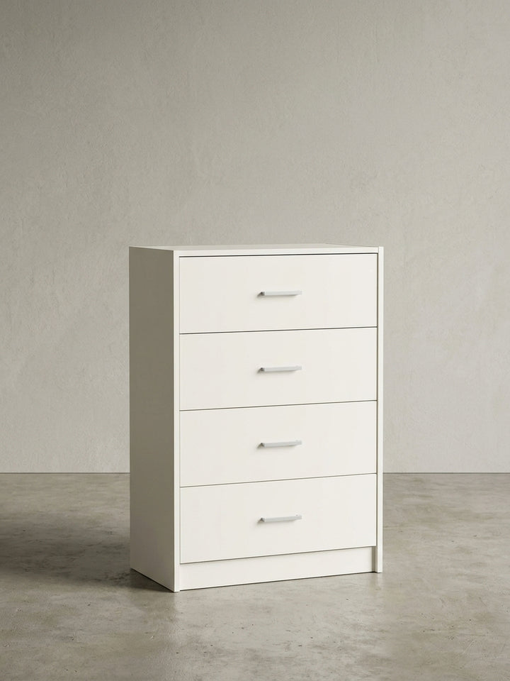 Nahaufnahme des minimalistischen Aluminiumgriffs an der weißen Schublade. Die hochwertige Verarbeitung und die kühle Metalloptik kontrastieren perfekt zur eleganten Hochglanz-Front._