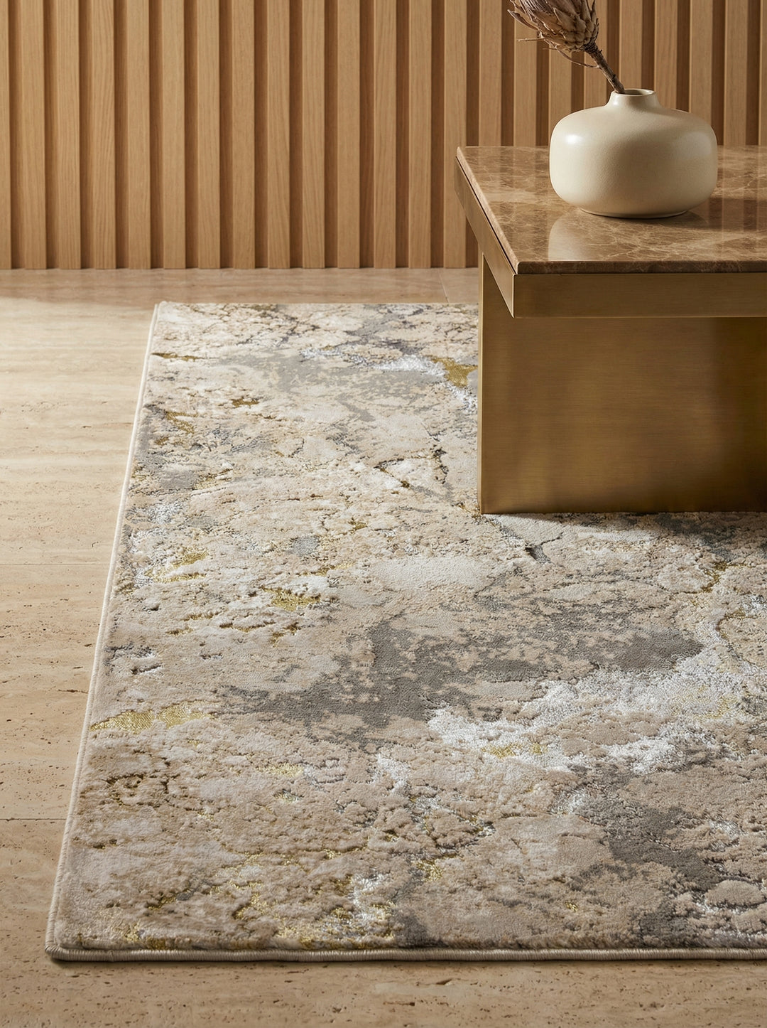 Hochglanz-Teppich mit Metallic-Effekt_Abstraktes Galaxie-Design in Gold mit Beige Grau-Akzenten_Strapazierfähig Pflegeleicht - COMO-Varenna - Kadima Design_