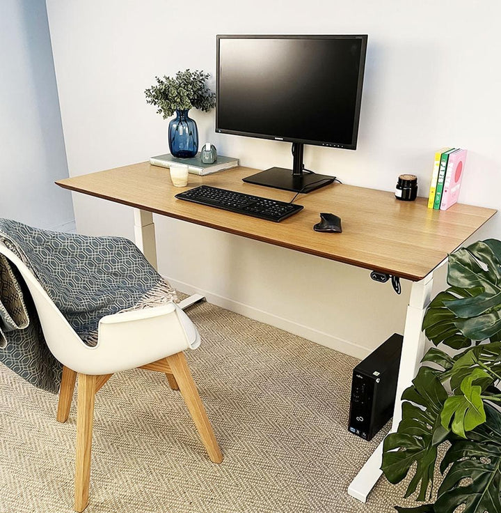 Elektrisch höhenverstellbarer Schreibtisch - 150x70 cm - beige-weiß - MDF-Holzplatte - 63-128 cm verstellbar - ideal für Homeoffice_