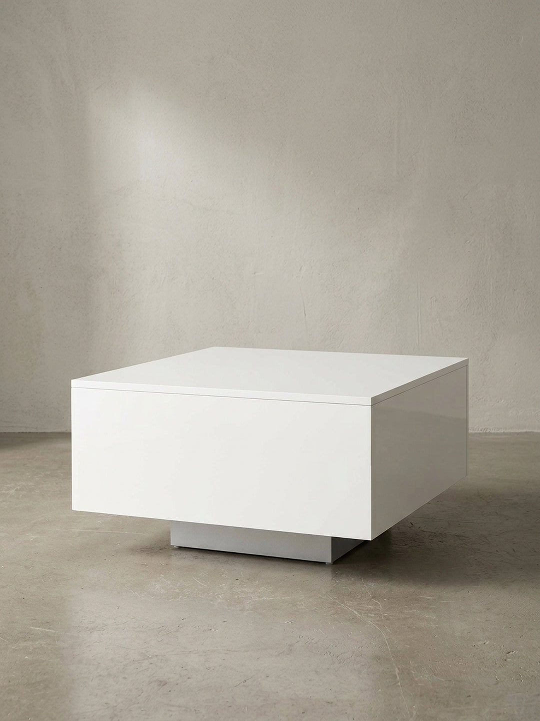 Schlichter Wohnzimmertisch in Würfel-ähnlicher Proportion, ideal für moderne Räume mit begrenztem Platzangebot als funktionaler Begleiter._