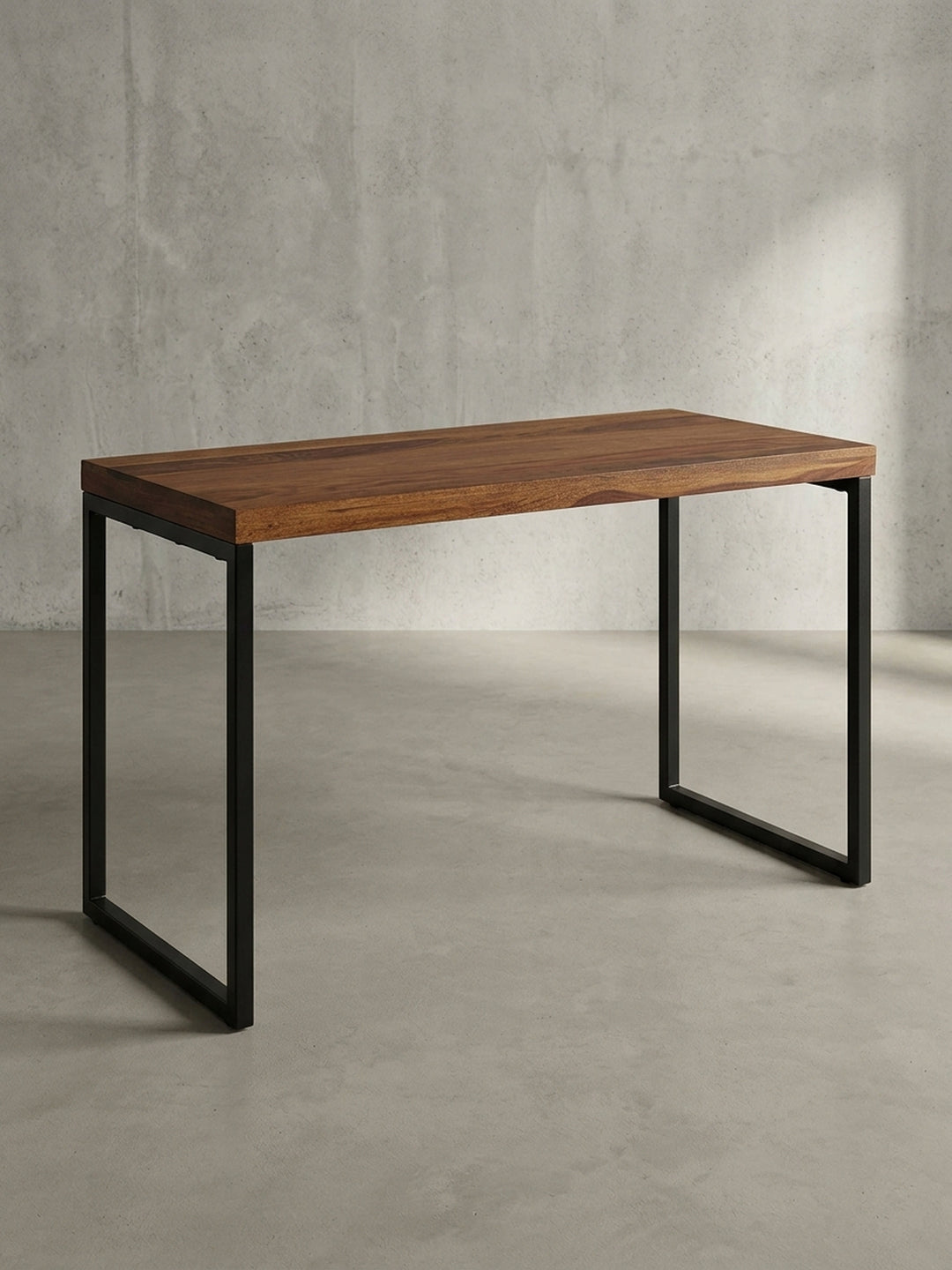 Schreibtisch aus warmem Sheesham-Massivholz mit markanter Maserung 117x59x77 cm Design Möbel Premium Qualität modern Home Office Einrichtung stilvoll Wohnen Interior Zuhause Wohnzimmer_