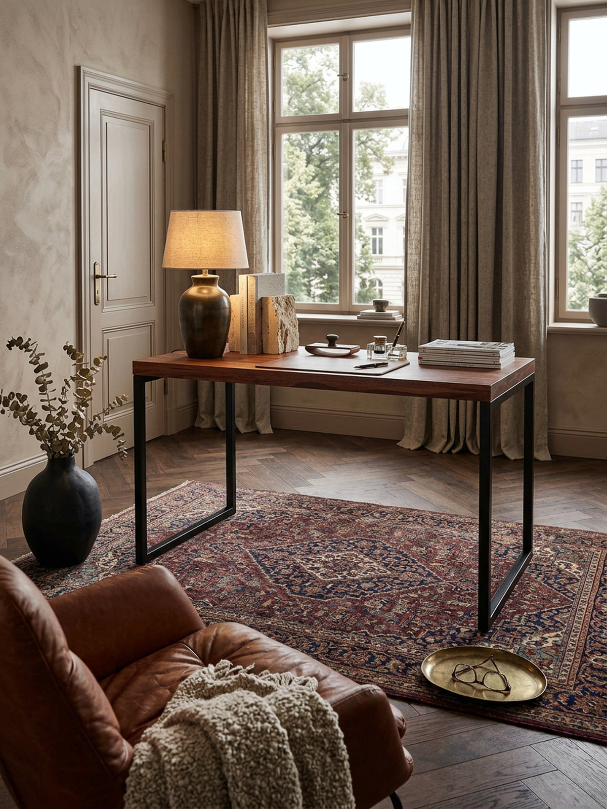 Schreibtisch Sheesham Massivholz natur 117x59x77 cm in warmem modernem Home Office Einrichtung Design Möbel hochwertig modern stilvoll einrichten Wohnen Interior Zuhause Wohnzimmer elegant
