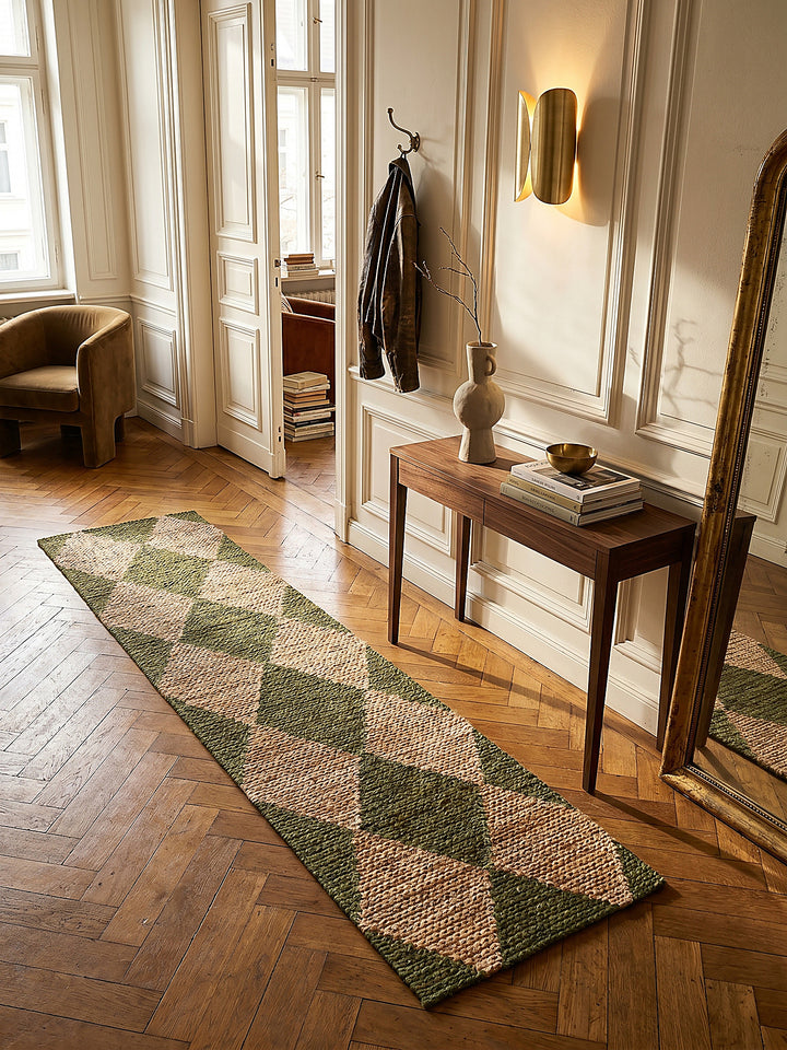 Teppich Olivegrün Läufer im Wohnzimmer mit Couchtisch und Wohnaccessoires Wohnidee skandinavisch modern_