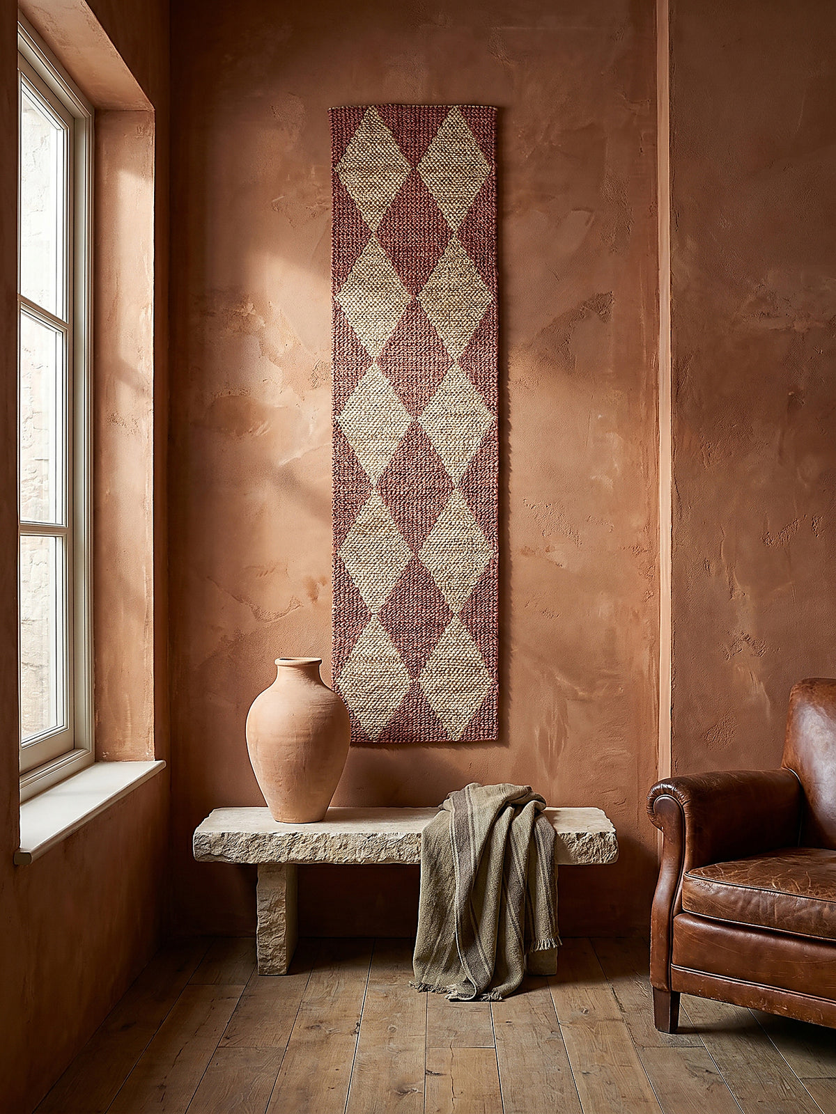 Teppich Terrakotta Läufer als Wandteppich Wanddekoration Textilkunst Interior Design_