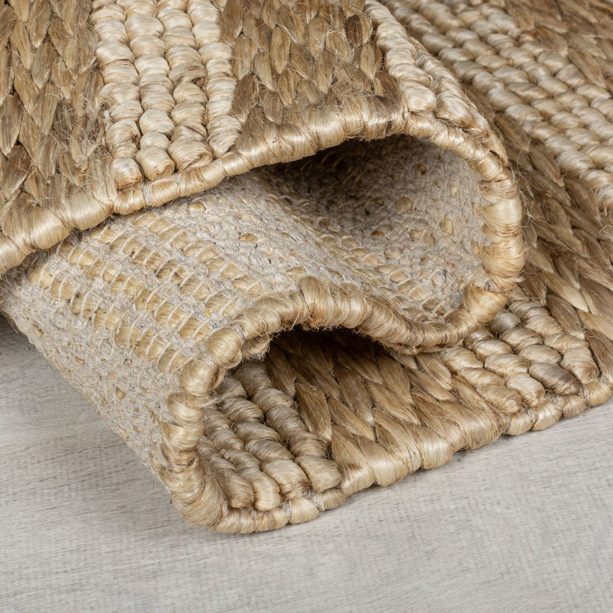 Naturfaserteppich mit Flechtstruktur · by Kadima Design
