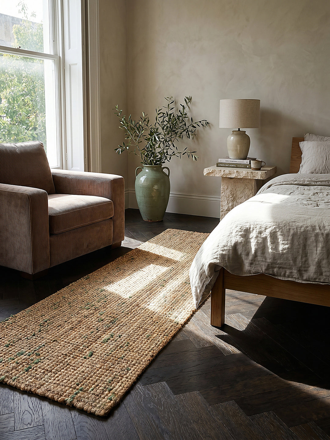 Teppich Natur-Grün Läufer im Wohnzimmer mit Couchtisch und Wohnaccessoires Wohnidee skandinavisch modern_