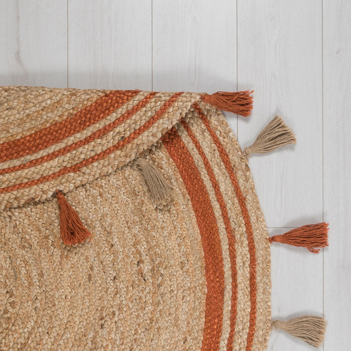 Jute-Teppich mit Quasten und farbenfrohen Akzenten_ Kollektion AIRE von Kadima Design_Orange-Braun_#sku_BARK503119368719#