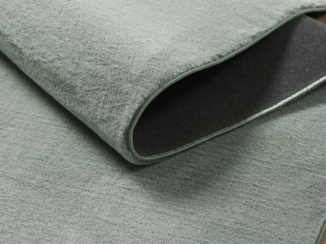 Kurzflor Teppich Grün Uni in Polyester passend für Wohnraum und Flur RUTOR Serie_
