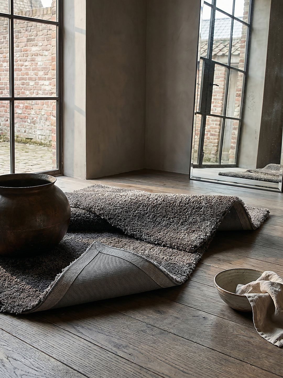 Teppich Dark Grey rechteckig Editorial Styling_