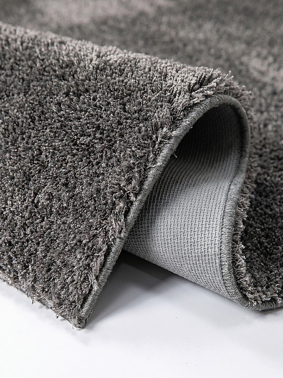 Teppich Dark Grey Kante Verarbeitung_