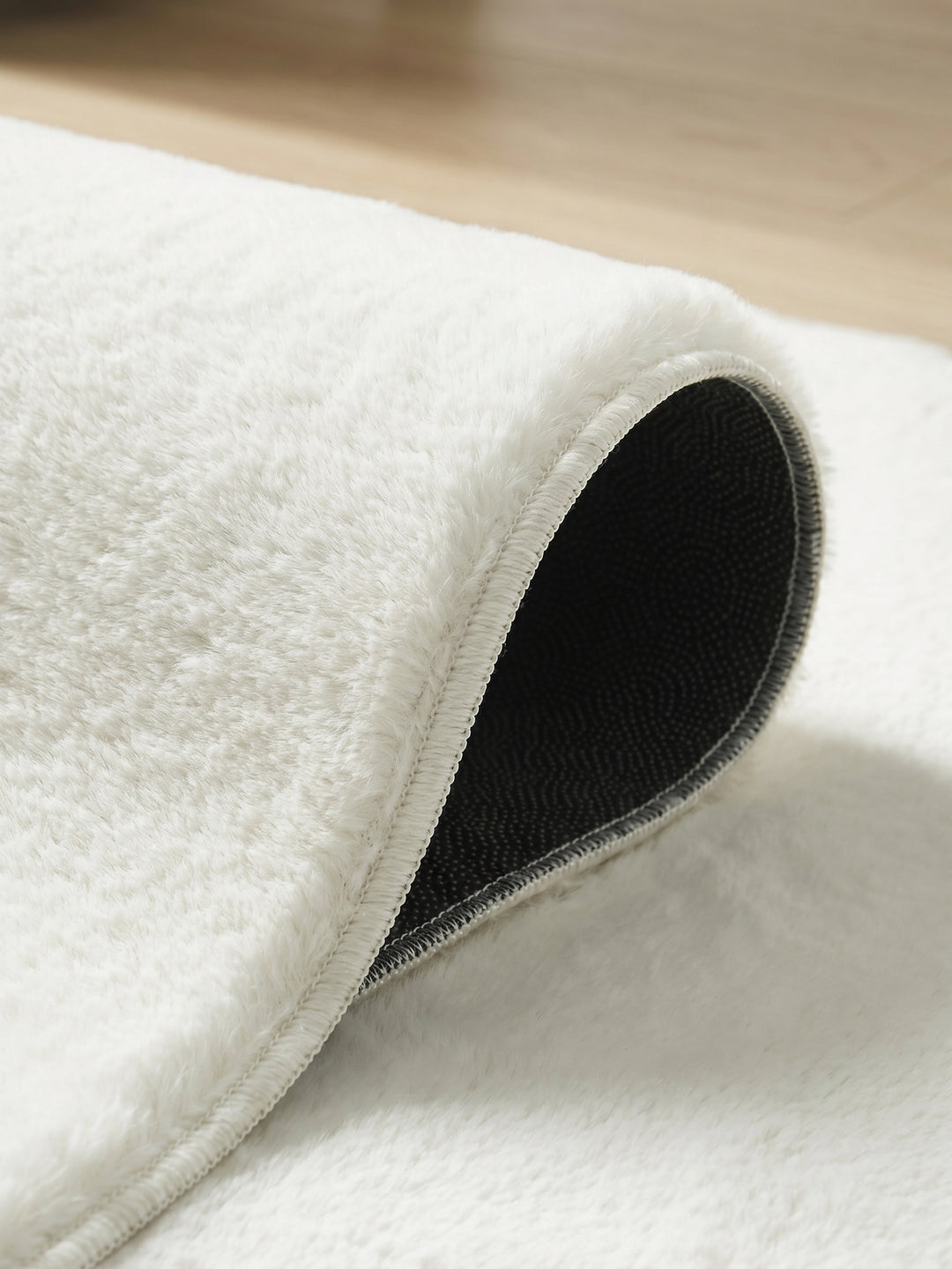 Teppich Creme Kante Verarbeitung_
