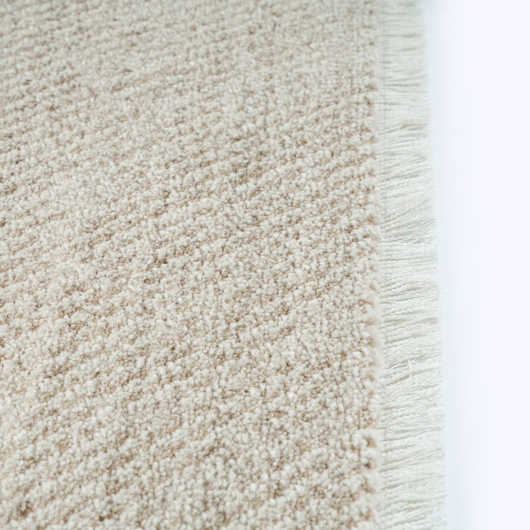 Kurzflorteppich Beige für harmonische Raumgestaltung aus hochwertigem Polyester SCRIVIA Serie_