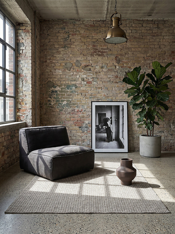 Teppich Grau rechteckig Editorial Styling_