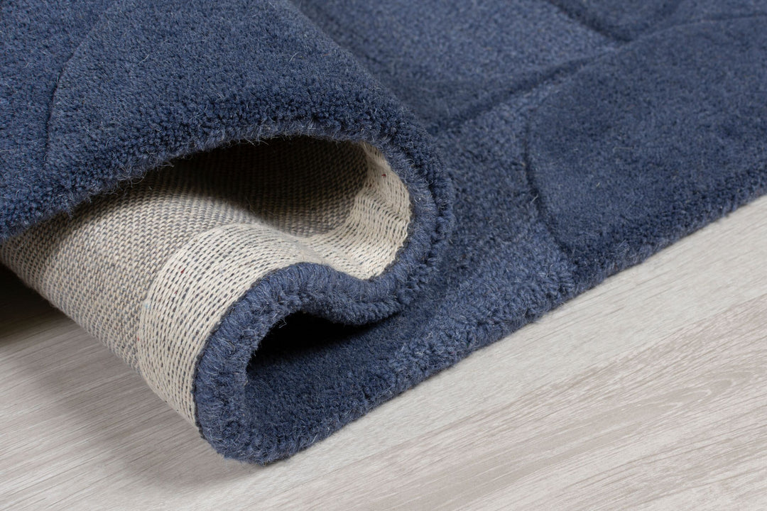 Wollteppich Geometrisch handgeschnitzt · 100 % Wolle getuftet · Plastisches Relief · 3200 g/m² Kurzflor