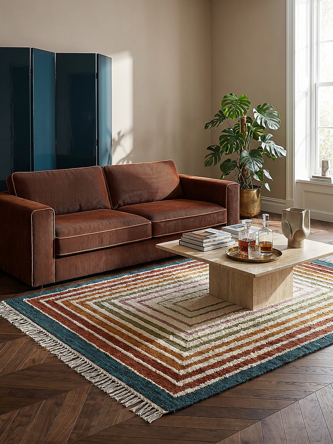 Teppich Multi rechteckig im modernen Wohnzimmer_