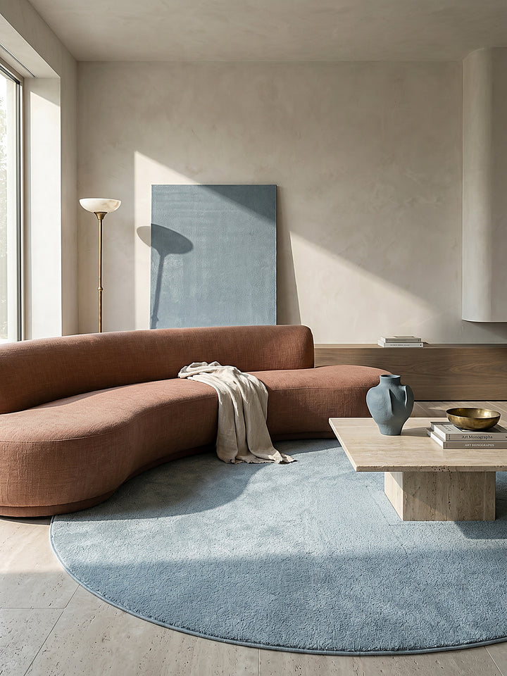Teppich Blau rund im modernen Wohnzimmer_