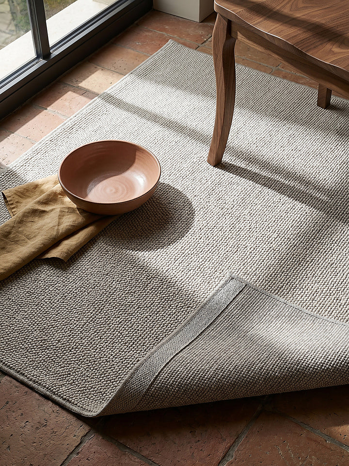 Teppich Grau rechteckig Editorial Styling_