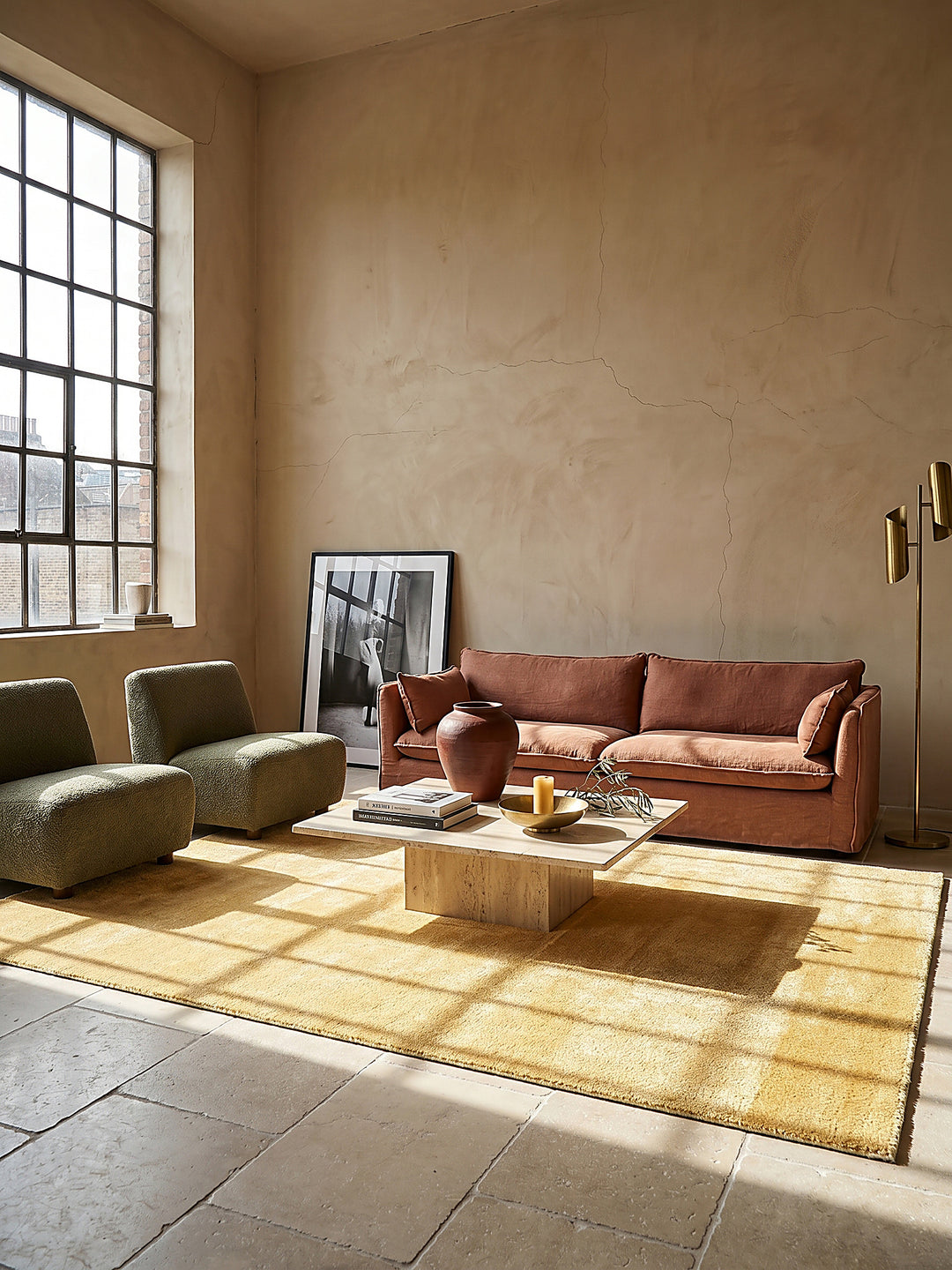 Teppich Gold rechteckig im modernen Wohnzimmer_