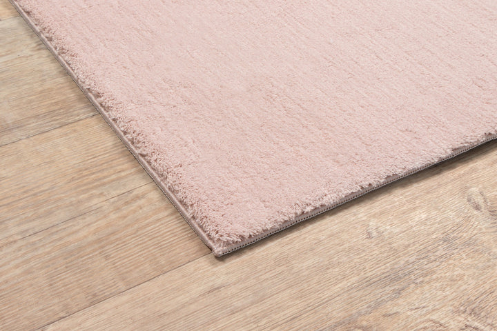 Hochflor Teppich unifarben aus hochwertigem Polyester als Blickfang der Raumgestaltung ALDAN Serie_