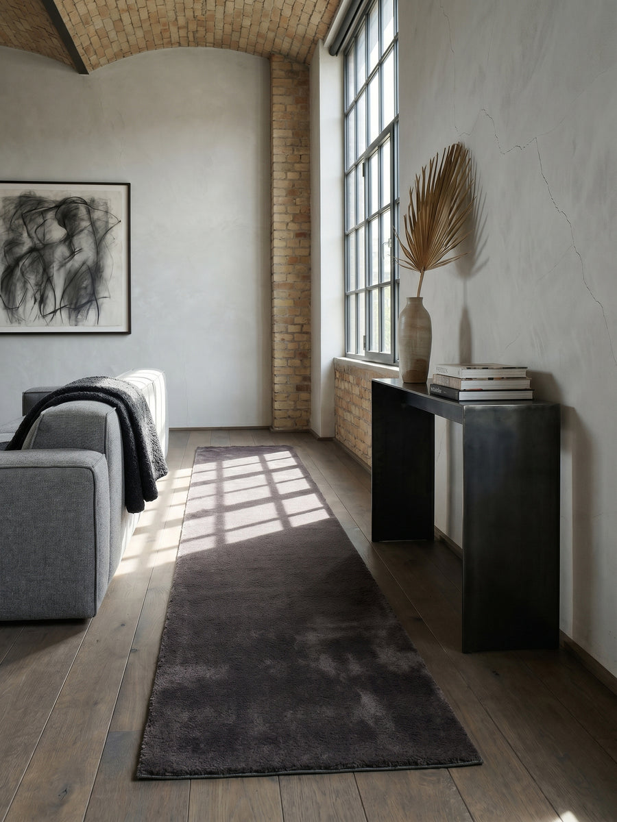Teppich Anthrazit Läufer im modernen Wohnzimmer_