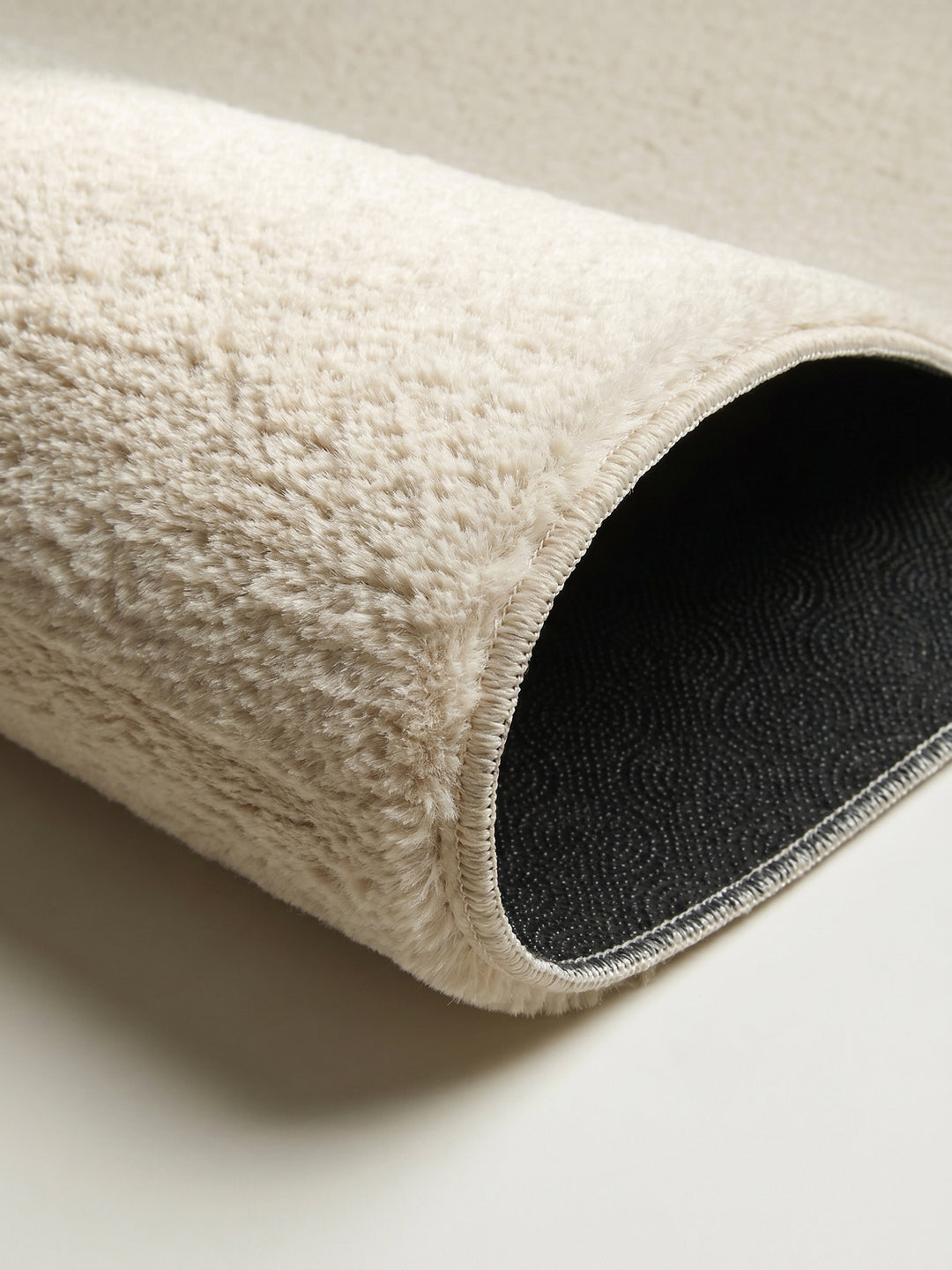 Teppich Beige Kante Verarbeitung_