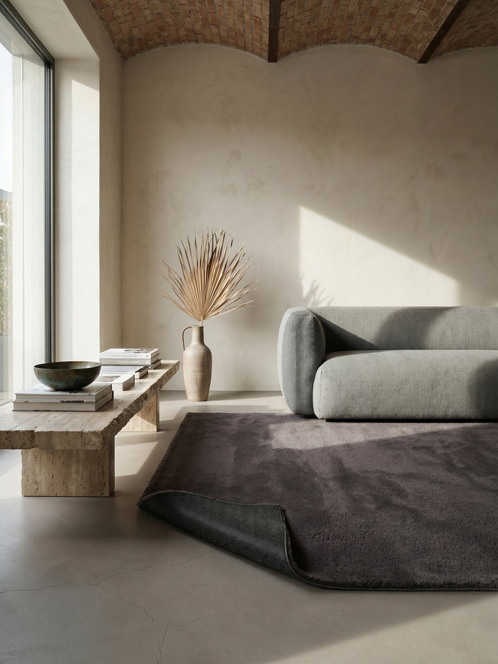 Teppich Anthrazit rechteckig Editorial Styling_