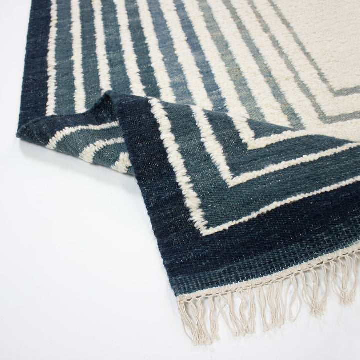 Teppich Blau rechteckig MIXED FIBRES Einrichtung Wohnidee Bodenbelag FROND_