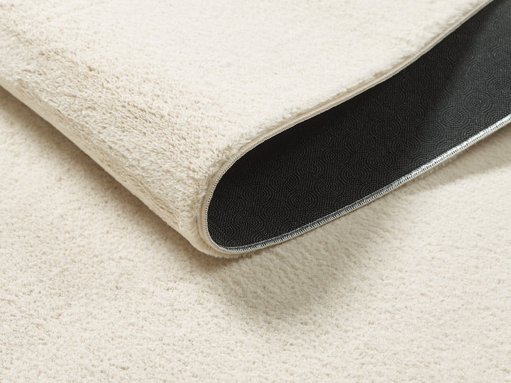 Teppich Kurzflor Beige einfarbig für Wohnzimmer Schlafzimmer und Flur aus Polyester aus der RUTOR Kollektion_